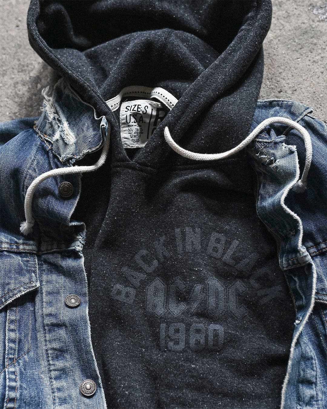 AC/DC Back in Black '80 Black PO Hoody - Roots of Fight Canada
