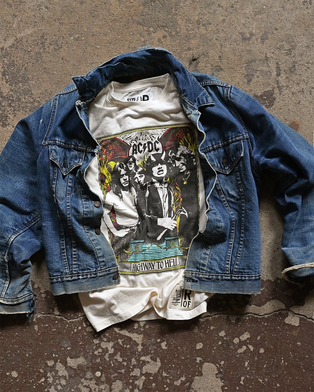 AC/DC Highway To Hell Photo White Tee - Roots of Fight Canada