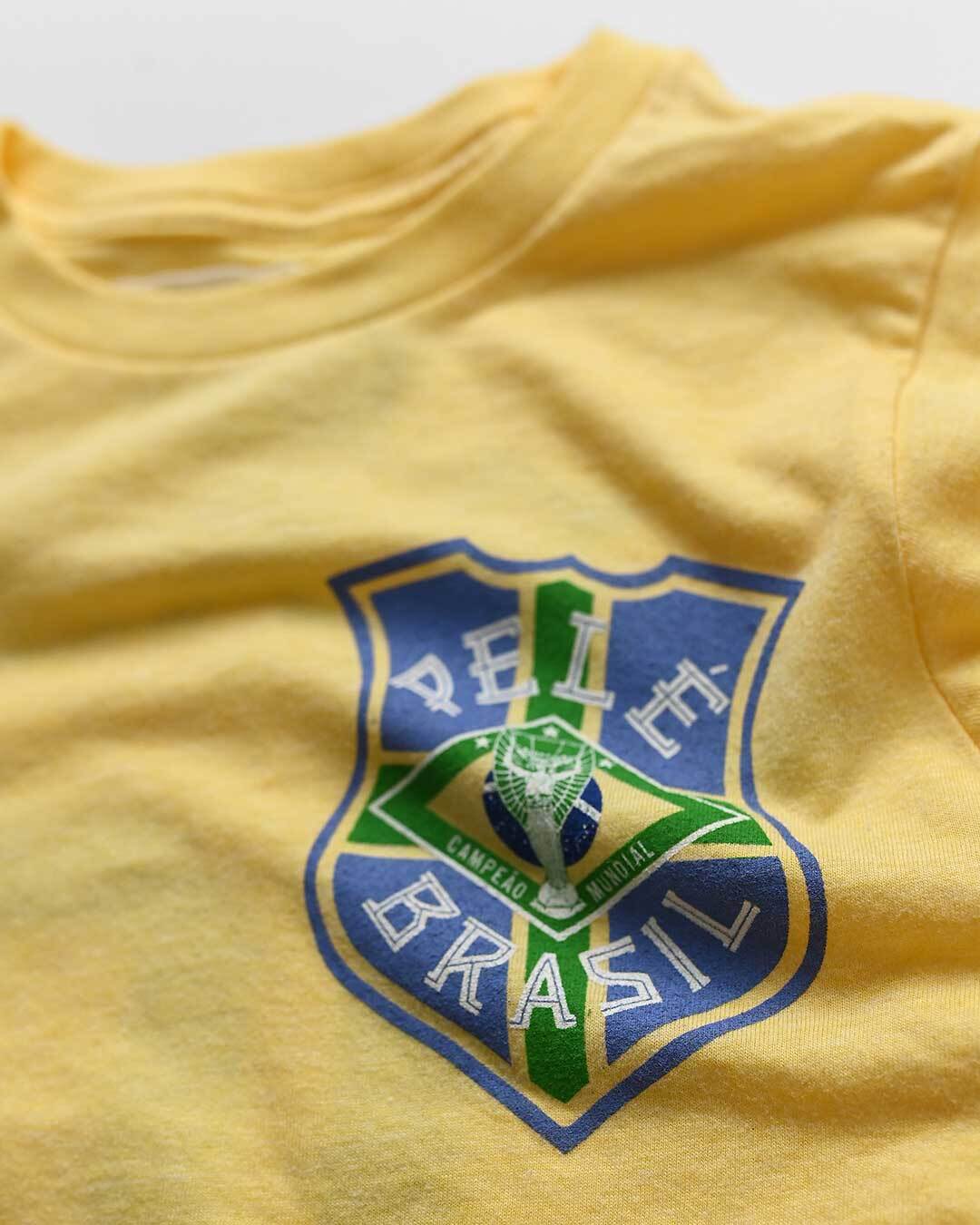Pelé #10 Brasil Gold Kid's Tee - Roots of Fight Canada