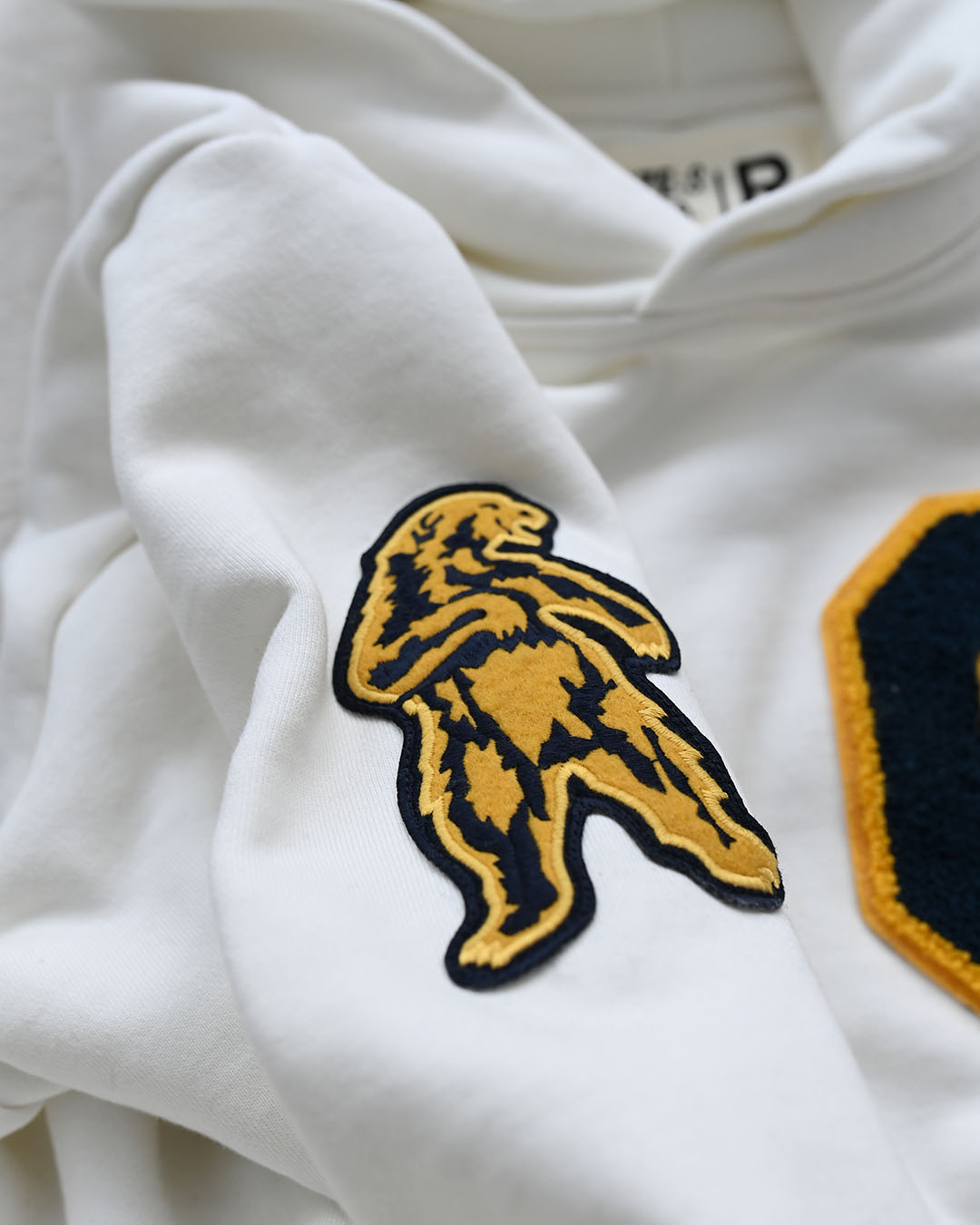 UCLA - Robinson Era White Heavyweight PO Hoody - Roots of Fight Canada