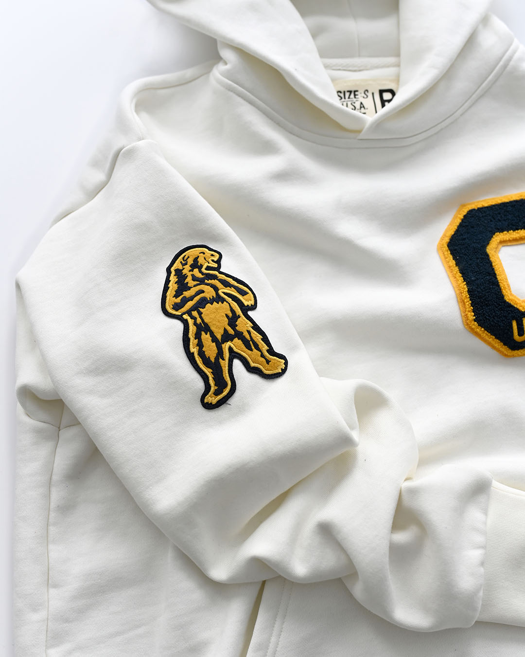 UCLA - Robinson Era White Heavyweight PO Hoody - Roots of Fight Canada