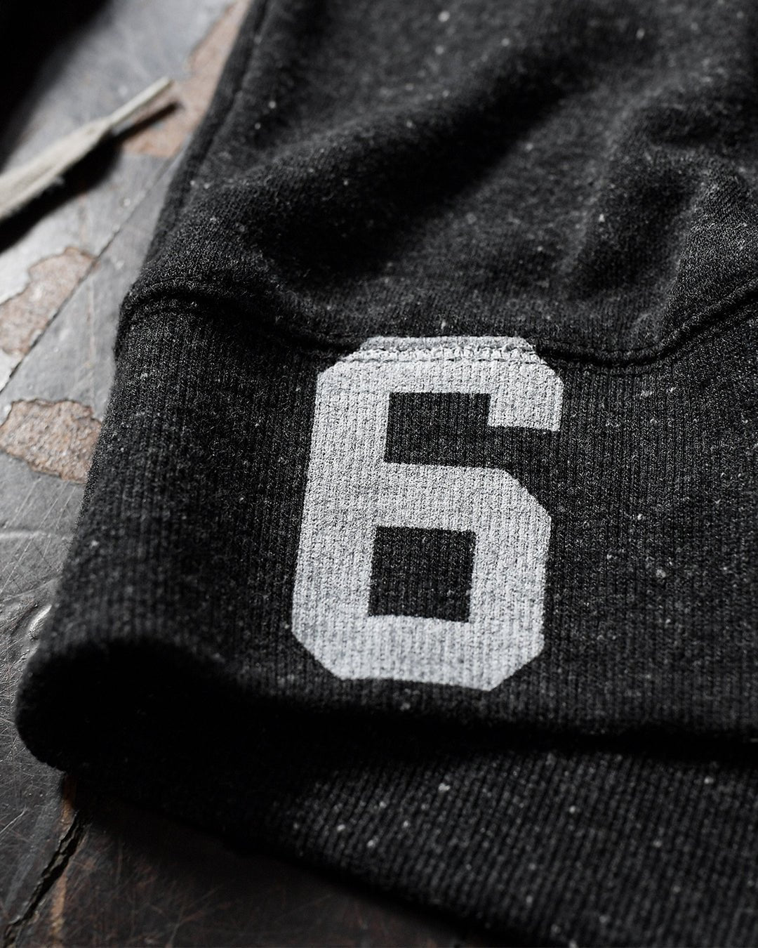 Bill Russell 6 Black Sweatshirt - Roots of Fight Canada
