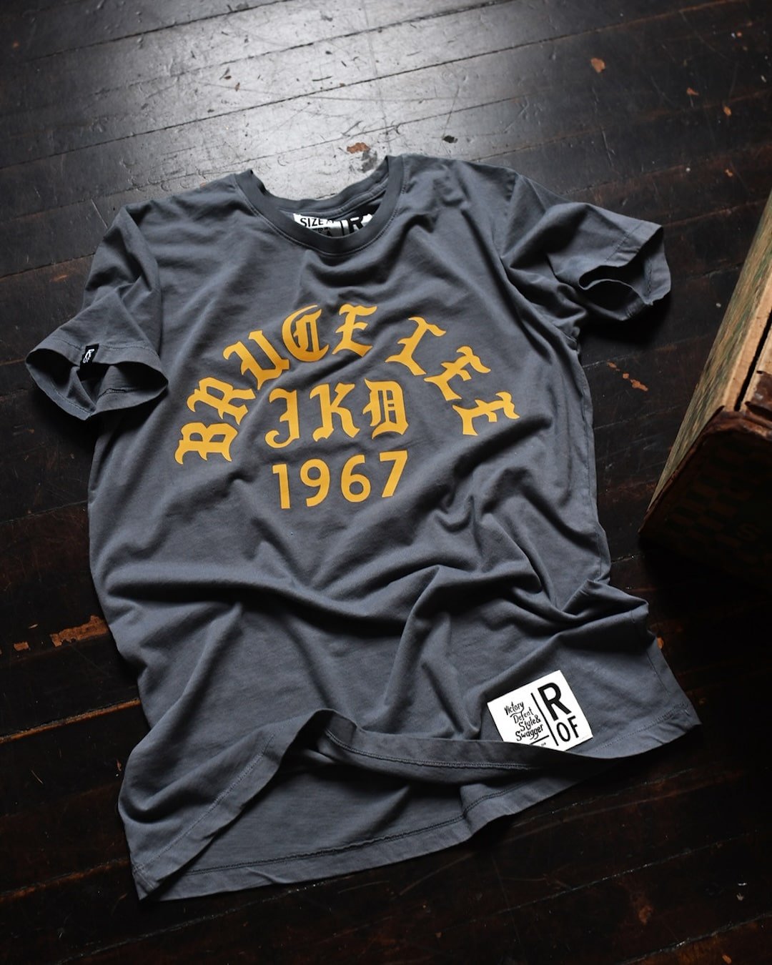 Bruce Lee Oakland &#39;67 Vintage Grey Tee - Roots of Fight Canada