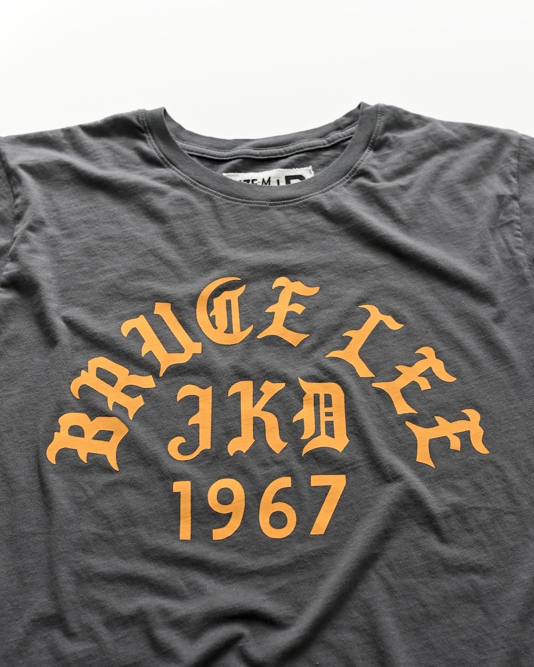 Bruce Lee Oakland &#39;67 Vintage Grey Tee - Roots of Fight Canada