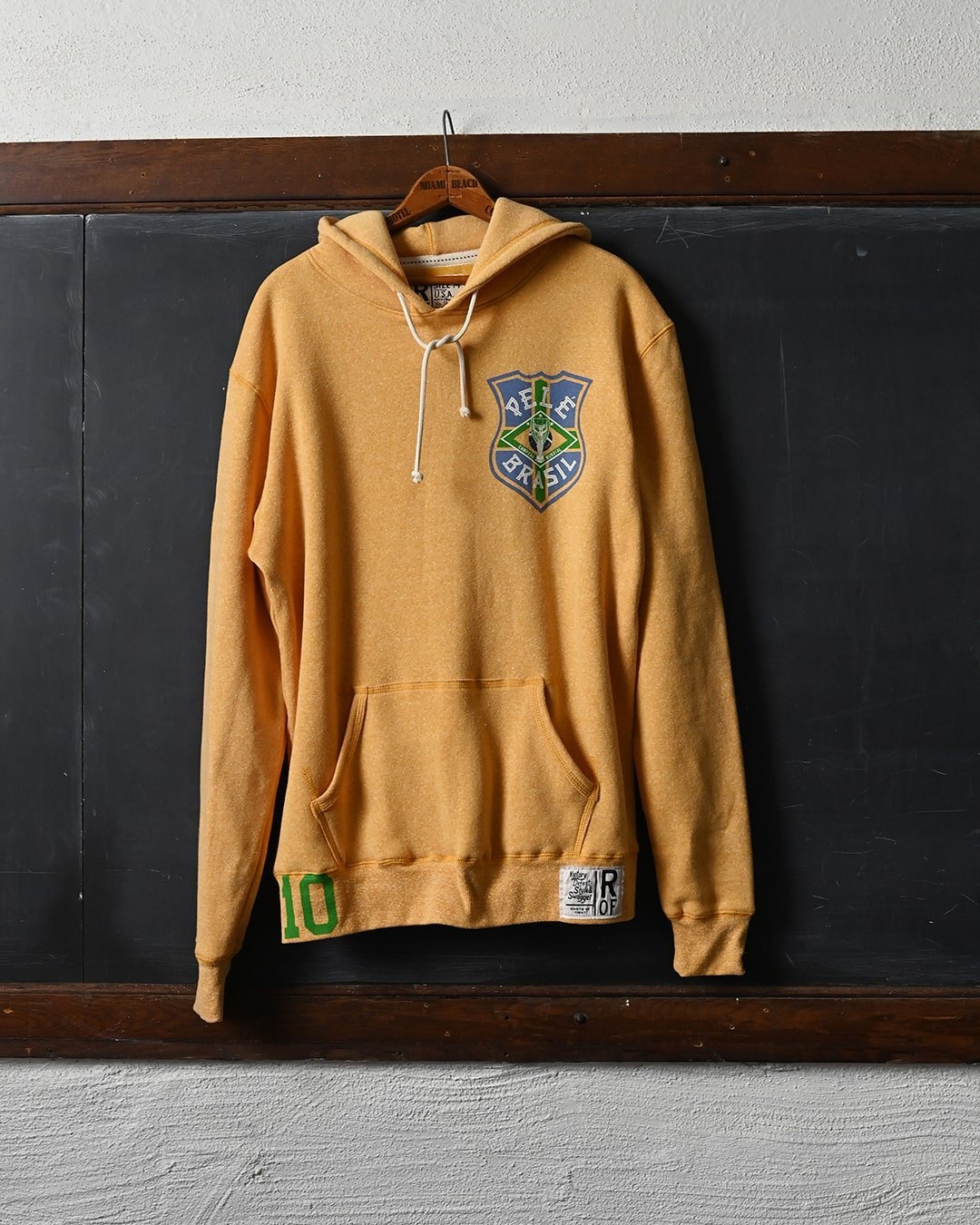 Pelé 10 Brasil Gold PO Hoody - Roots of Fight Canada
