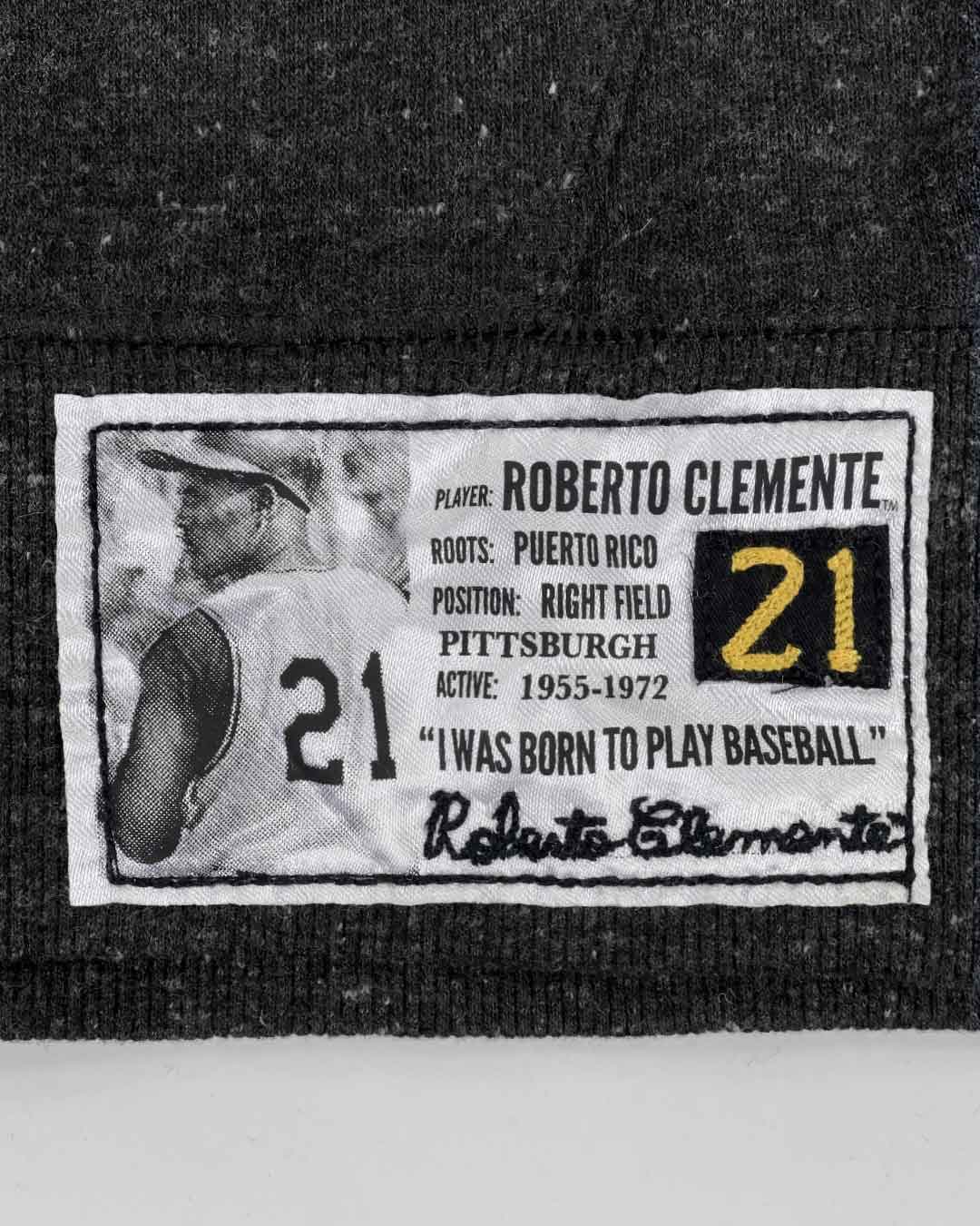 Roberto Clemente #21 Pullover Hoody - Roots of Fight Canada